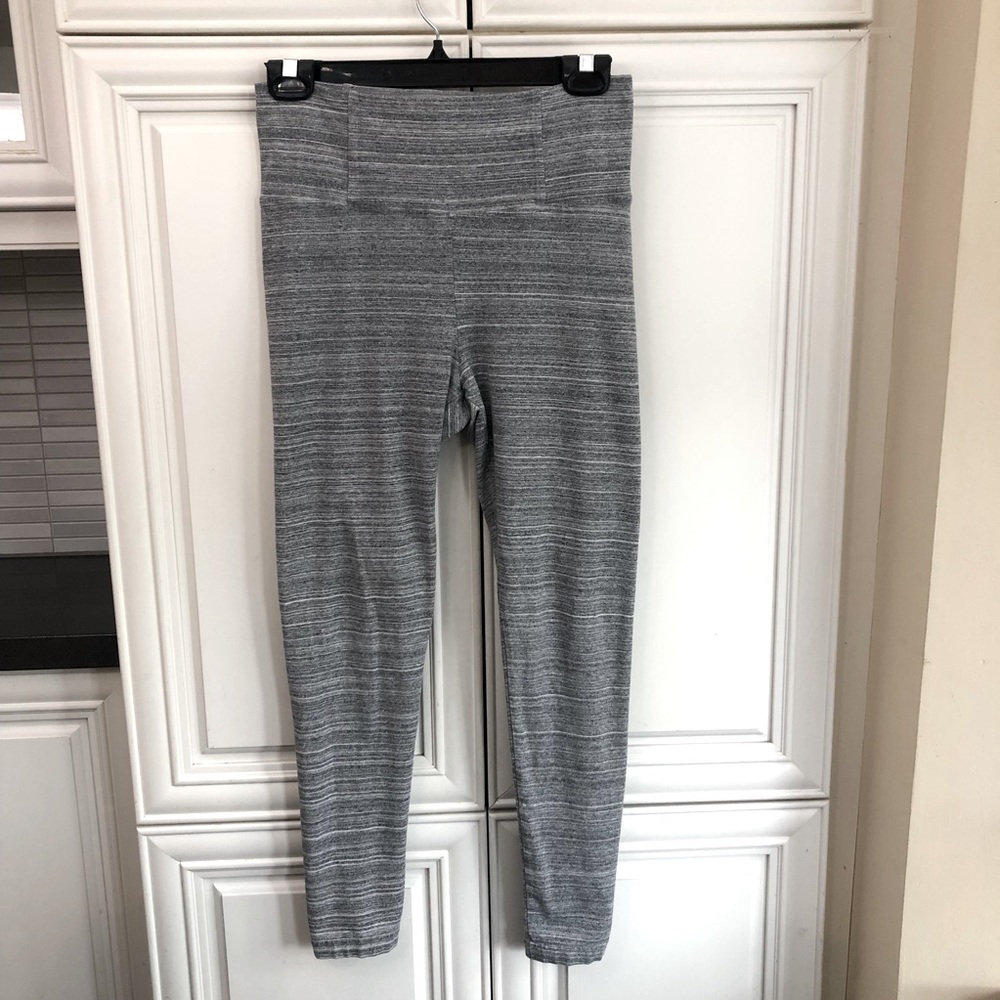 Aritzia Talula high waisted women’s 7/8 length leggings